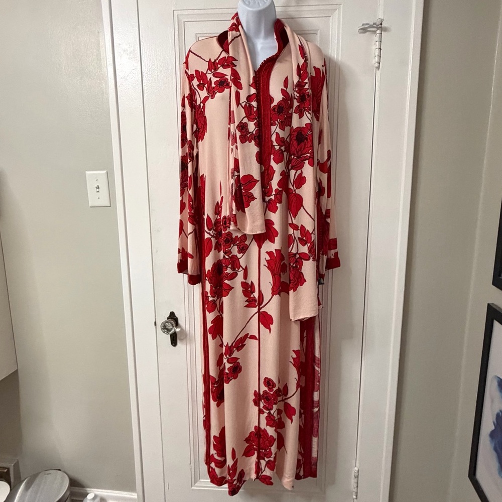 Kounouz Floral Long Caftan with Scarf large
Heavy embroidery Large